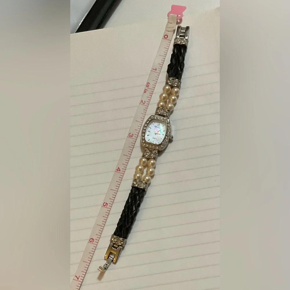 GruenQuartz Japan movement cz. Ladies small about 7’ inches Watch with bracelet